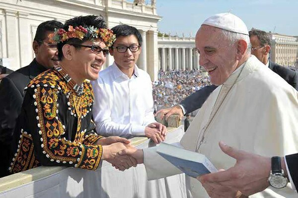 Francis with Buddhist 2