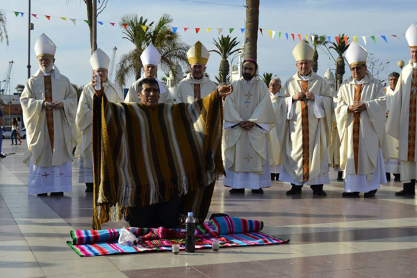 Chilean Bishop commit idolatry 01