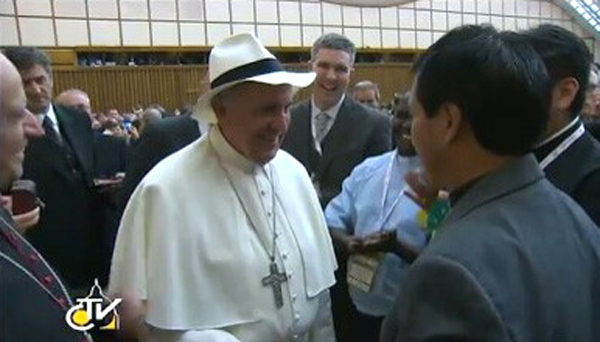 Pope Francis wearing a Panama 1