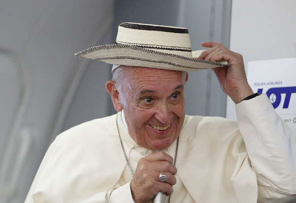 Pope Francis wearing Panama hat 1