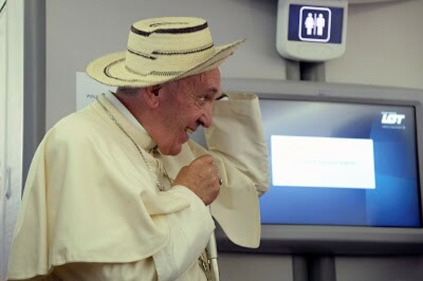 Pope Francis wearing Panama hat 2