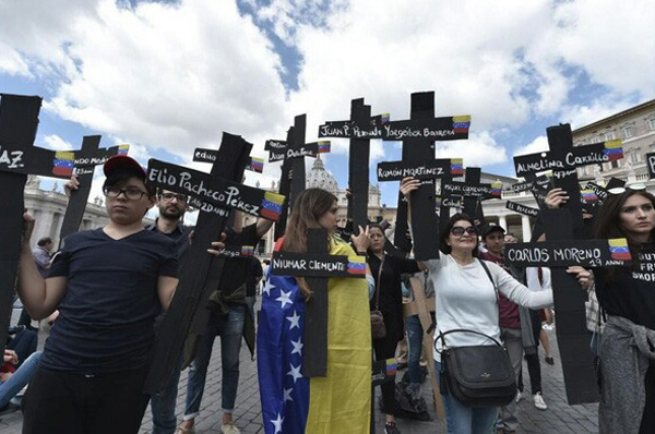 Venezuela - Protest at Vatican 1