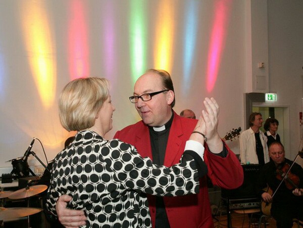 Fr. Hermann Glettler dancing with Kristina Ploder