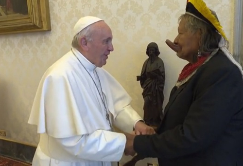 Francis meets indigenous Amazon chief 2