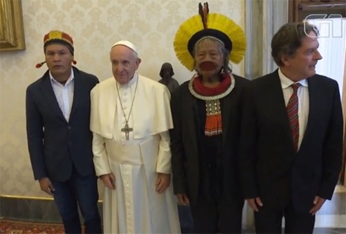 Francis meets indigenous Amazon chief 6