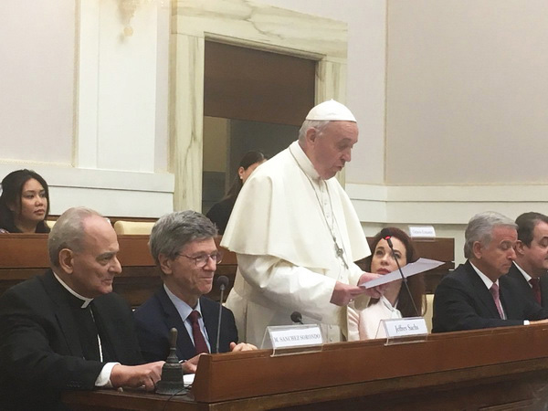 Pope Francis with Jeff Sachs 1