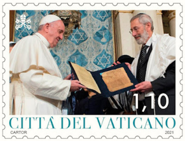 Pope Francis gives Jews an old document 1