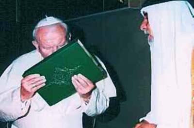 Pope kisses Koran