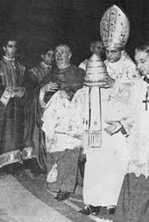Paul VI renouncing the tiara