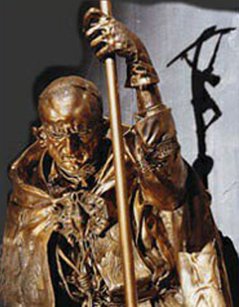 a statue of Paul VI