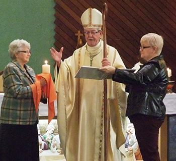 Bishop Moreau with female ministers serving at a novus ordo mass