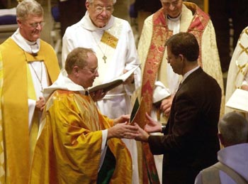 Episcopalian homosexual becomes bishop