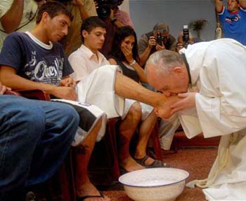 francis washing feet