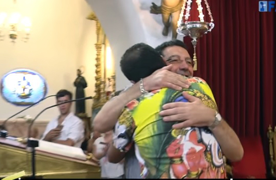 Fr. Mateo Castro embracing a Hindu representative