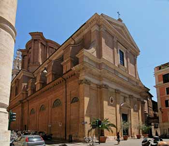 Sant'Andrea delle Fratte, facade